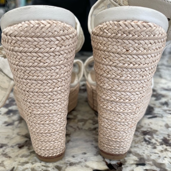 Stuart weitzman ivory lace wedges with gold hardware - Picture 3 of 12